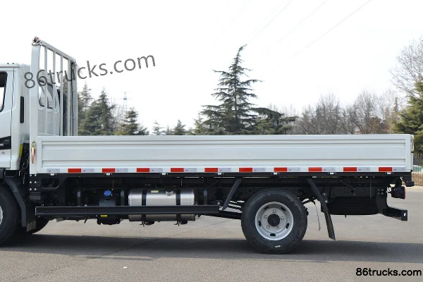 JAC Shuailing E Medium Body 129hp 4X2(6 wheels) 4.22m single-row drop-side light truck (2) | 86Trucks