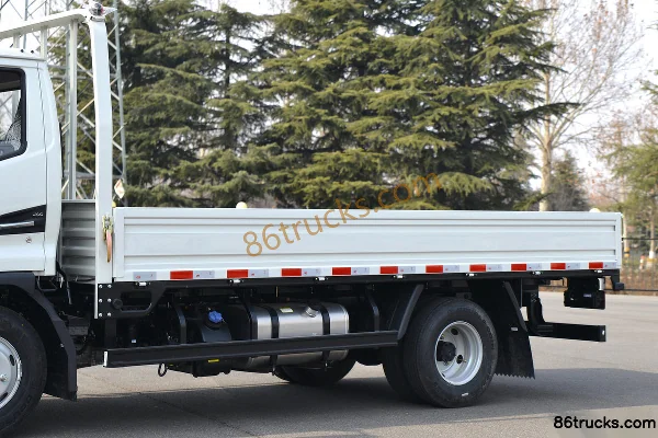 JAC Shuailing E Medium Body 129hp 4X2(6 wheels) 4.22m single-row drop-side light truck (1) | 86Trucks