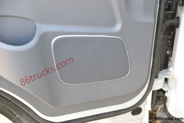 JAC Shuailing S7 160 hp 4X2(6 wheels) 3.85m semi-crew stake light truck (China VI) Cab (3) | 86Trucks
