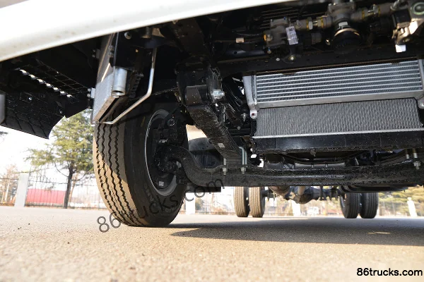 JAC Shuailing S7 160 hp 4X2(6 wheels) 3.85m semi-crew stake light truck (China VI) Chassis (2) | 86Trucks
