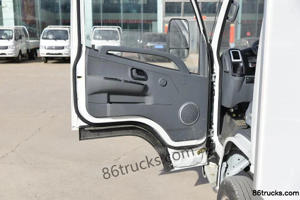 Dongfeng W16 1.6L gasoline 123hp 4X2(6 wheels) Mengwo 5-speed 3.78m semi-row box van micro truck Cab (2) | 86Trucks