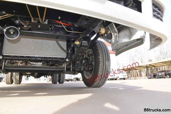 Dongfeng W16 1.6L gasoline 123hp 4X2(6 wheels) Mengwo 5-speed 3.78m semi-row box van micro truck Chassis (3) | 86Trucks