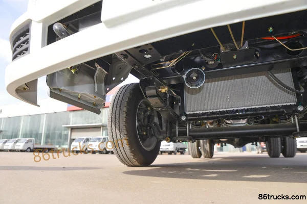 Dongfeng W16 1.6L gasoline 123hp 4X2(6 wheels) Mengwo 5-speed 3.78m semi-row box van micro truck Chassis (2) | 86Trucks