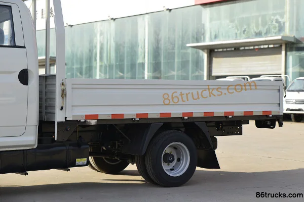 Dongfeng Xiaobawang W17 2.0L 133hp 4X2(6 wheels) Gasoline 2.95m Double Row Flatbed Light Truck (Wide Track) Body (2) | 86Trucks