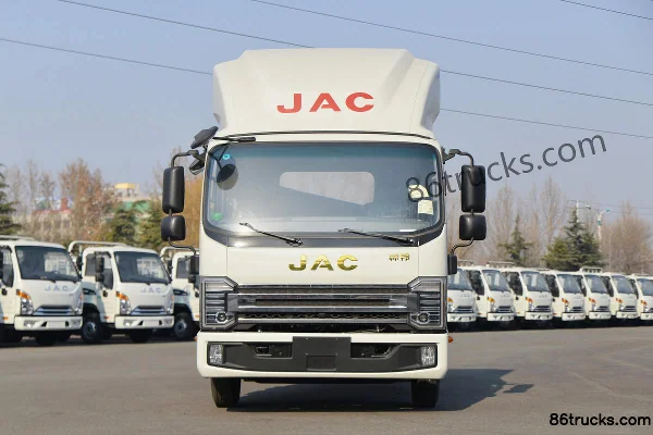 JAC Shuailing S7 160 hp 4X2(6 wheels) 4.18m single-row stake light truck (China VI) Exterior (2) | 86Trucks