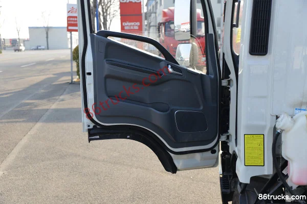 JAC Shuailing S7 160 hp 4X2(6 wheels) 4.18m single-row stake light truck (China VI) Cab (2) | 86Trucks