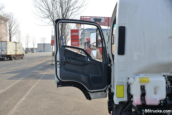 JAC Shuailing S7 160 hp 4X2(6 wheels) 4.18m single-row stake light truck (China VI) Cab (1) | 86Trucks