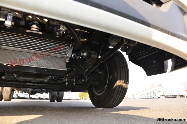 JAC Shuailing S7 160 hp 4X2(6 wheels) 4.18m single-row stake light truck (China VI) Chassis (3) | 86Trucks