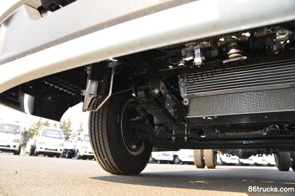 JAC Shuailing S7 160 hp 4X2(6 wheels) 4.18m single-row stake light truck (China VI) Chassis (2) | 86Trucks