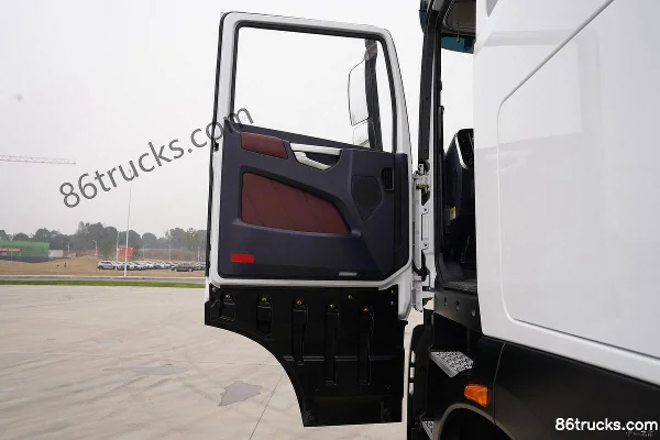 SANY Truck New Zhuhong Flagship Edition 620 hp 6X4(10 wheels) AMT automatic tractor truck Cab (1) | 86Trucks