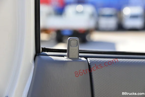 JMC Shunwei Light Truck 143hp 4X2(6 wheels) 3.85m single-row van light truck (China VI) (hydraulic brake) Cab (3) | 86Trucks