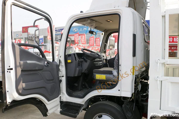 Foton Aoling New Jieyun 132hp 4X2(6 wheels) 4.17m Single Row Stake Truck (China VI) Cab (1) | 86Trucks