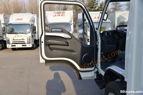 JAC Junling E5 132 ch 4X2(6 roues) 3,37 m fourgon à cabine avancée (China VI) (1) | 86Trucks