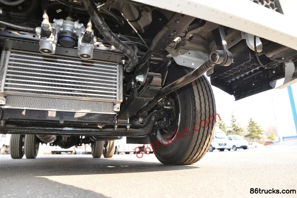 JAC Junling S6 Comfort Edition 2.5L Diesel 160hp 4X2(6 wheels) Fast Gear 8-Speed 3.82m Semi-Cab Cargo Truck Chassis (3) | 86Trucks