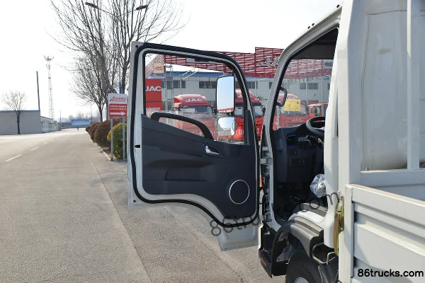 JAC Junling V6 152 hp 4X2(6 wheels) 4.22m single row flatbed light truck Cab (1) | 86Trucks