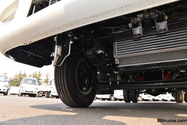JAC Junling V6 152 hp 4X2(6 wheels) 4.22m single row flatbed light truck Chassis (2) | 86Trucks