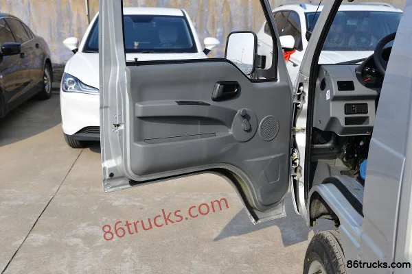 Foton Times Yu Ling VQ1 1.2L 91hp 4X2(6 wheels) gasoline 3.05m single-row van micro truck (China VI) Cab (2) | 86Trucks
