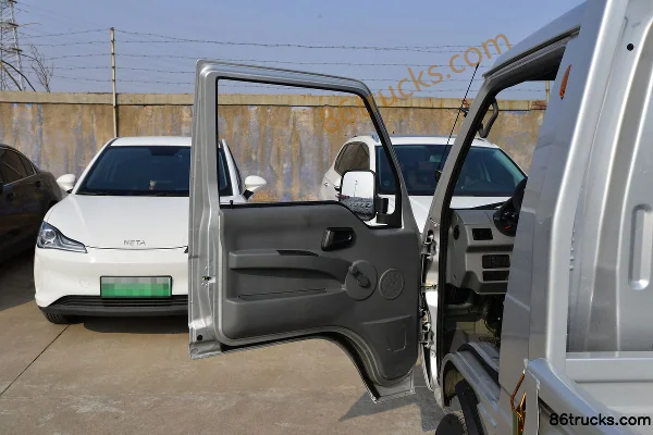 Foton Yuling VQ1 1.6L 122hp 4X2(6 wheels) Gasoline 3.05m Single Row Flatbed Mini Truck (China VI) Cab (1) | 86Trucks