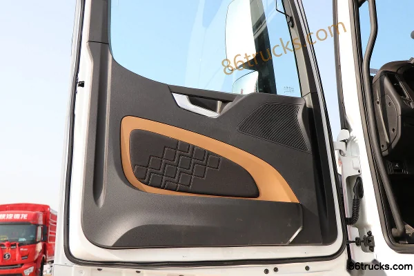 SHACMAN Delong X6000 610hp 6X4(10 wheels) AMT Automatic Tractor Truck (China VI) Cab (2) | 86Trucks