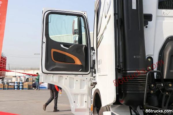 SHACMAN Delong X6000 610hp 6X4(10 wheels) AMT Automatic Tractor Truck (China VI) Cab (1) | 86Trucks