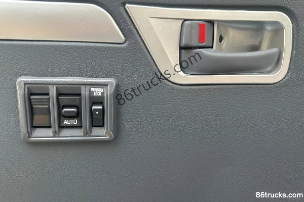 King Long Jinwei Jieyun 95 ch CNG 5 places fourgon tôlé toit haut Cabine (1) | 86Trucks