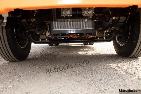Qingling Isuzu EV100 3.235m Double Row Pure Electric Panel Light Truck 89.12kWh 4X2(6 wheels) Chassis (1) | 86Trucks