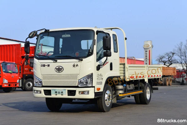 FAW Jiefang J6F 130 hp 4X2(6 wheels) 3.82m Single Row Flatbed Light Truck Exterior (3) | 86Trucks