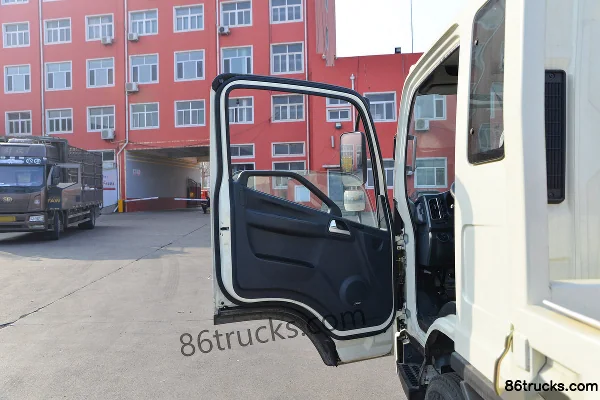 FAW Jiefang J6F 130 hp 4X2(6 wheels) 3.82m Single Row Flatbed Light Truck Cab (1) | 86Trucks