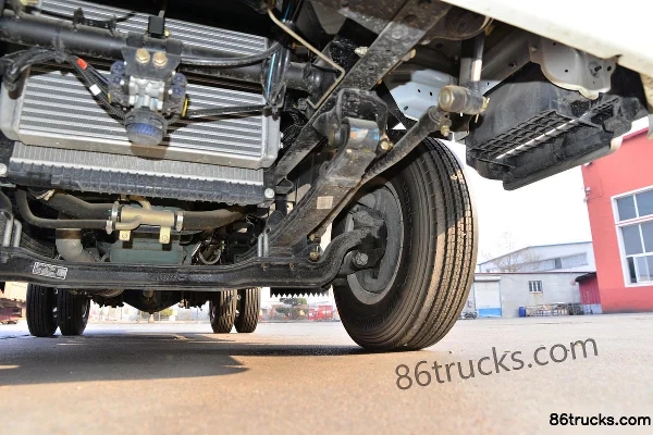 FAW Jiefang J6F 130 hp 4X2(6 wheels) 3.82m Single Row Flatbed Light Truck Chassis (3) | 86Trucks