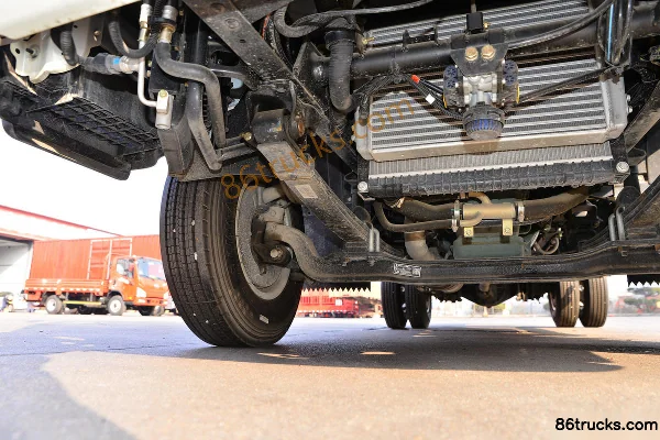 FAW Jiefang J6F 130 hp 4X2(6 wheels) 3.82m Single Row Flatbed Light Truck Chassis (2) | 86Trucks