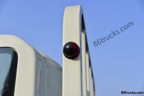 FAW Jiefang J6F 130 hp 4X2(6 wheels) 3.82m Single Row Flatbed Light Truck Body (3) | 86Trucks