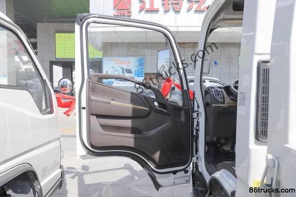 JMC Kaiwei Wide Body 160 hp 4X2(6 wheels) 4.2m Single Row Stake Truck (China VI) Cab (1) | 86Trucks