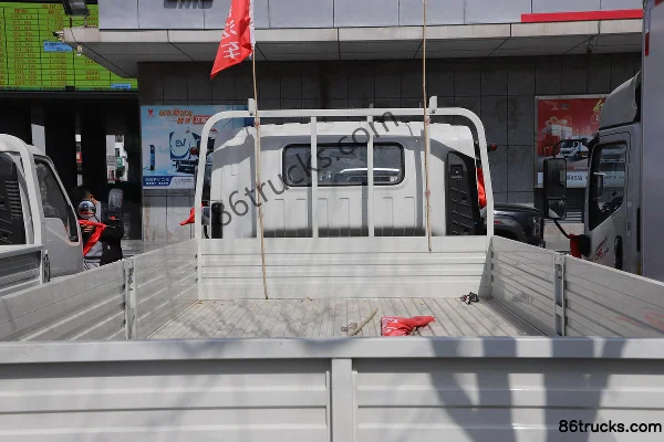 JMC Kaiwei Wide Body 160 hp 4X2(6 wheels) 4.2m Single Row Stake Truck (China VI) (2) | 86Trucks