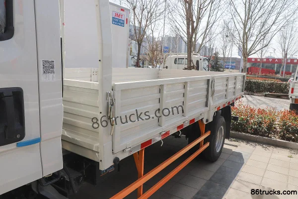 JMC Kaiwei Wide Body 160 hp 4X2(6 wheels) 4.2m Single Row Stake Truck (China VI) (1) | 86Trucks