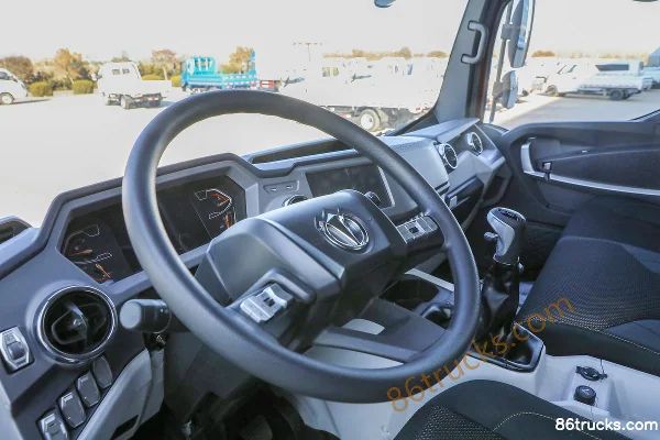 Feidi W7 220hp 4X2(6 wheels) 6.8m semi-pen stake truck (China VI) Cab (3) | 86Trucks