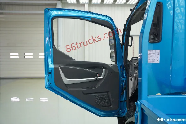 Feidi EW5 4.5T 4.18m Single Row Pure Electric Flatbed Light Truck 100.27kWh 4X2(6 wheels) Interior (1) | 86Trucks