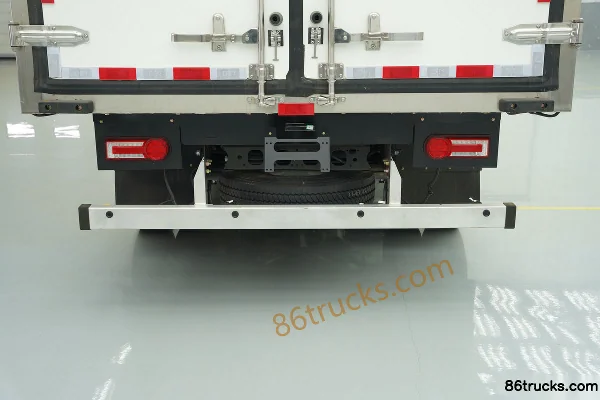 Feidi W5 160hp 4X2(6 wheels) 4.085m refrigerated truck (6-speed) Chassis (1) | 86Trucks