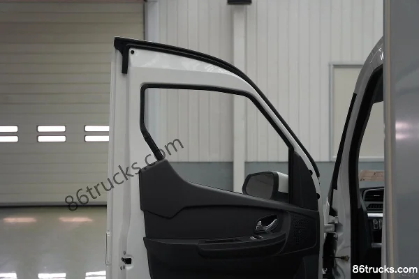 Feidi EQ2 2.6T 2.76m Single Row Pure Electric Box Van Micro Truck 38.64kWh 4X2(6 wheels) Interior (3) | 86Trucks