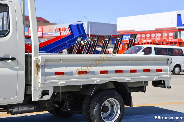 Foton Xiangling M1 Deluxe 1.6L 122hp 4X2(6 wheels) Gasoline 2.55m Double Row Flatbed Mini Truck Body (1) | 86Trucks