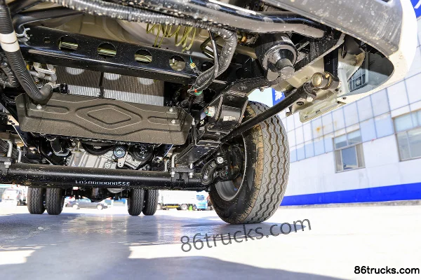 Foton Xiangling M2 Confort 1,6L 122 ch 4X2(6 roues) essence 3,1 m camion plateau double cabine Châssis (3) | 86Trucks