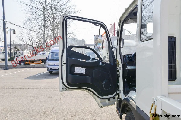 Foton Times Pilot M5 132hp 4X2(6 wheels) 3.8m half-row flatbed light truck (China VI) Cab (1) | 86Trucks