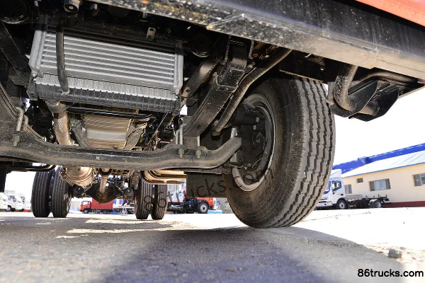 Foton Aoling Hornet MINI 170hp 4X2(6 wheels) 5.25m semi-crew flatbed cargo truck Chassis (3) | 86Trucks