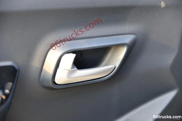 Foton Xiangling V3 2.0L 144 ch 4X2(6 roues) essence 2,7 m micro camion plateau à double cabine (3) | 86Trucks