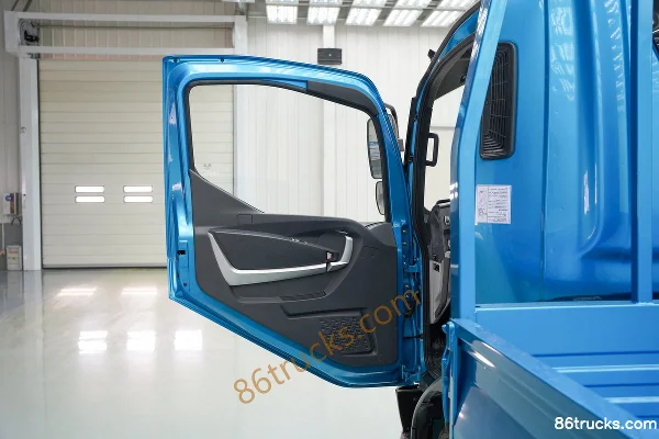 Feidi HW5 4.18m single-row plug-in hybrid flatbed light truck 17.52kWh 4X2(6 wheels) Interior (1) | 86Trucks