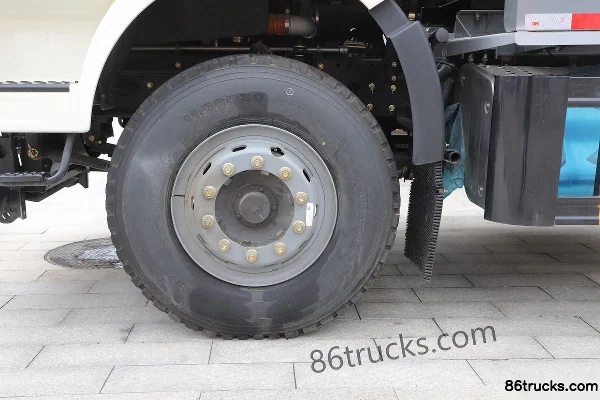 FAW Jiefang J6L 240hp 6X4(10 wheels) Multi-function Dust Suppression Truck (Tongyada Brand) Chassis (1) | 86Trucks
