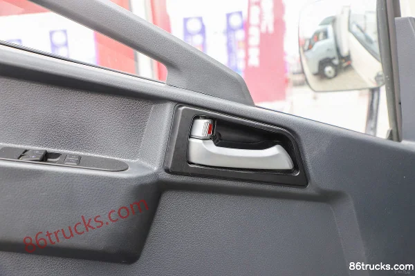 Sinotruk HOWO Hanjiang 160 ch 4X2(6 roues) camion à déchets de cuisine (marque Qingzhuan) Cabine (3) | 86Trucks