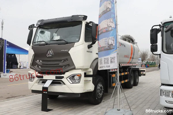 Sinotruk HOWO NX 310 hp 6X4(10 wheels) Multi-function Dust Suppression Truck (Tongyada Brand) Exterior (3) | 86Trucks