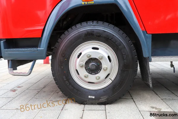 Sinotruk HOWO Hanjiang 190 hp 4X2(6 wheels) Foam Fire Truck (Wuyue brand) Chassis (1) | 86Trucks