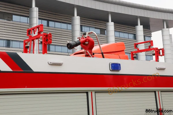 Sinotruk HOWO Hanjiang 190 hp 4X2(6 wheels) Foam Fire Truck (Wuyue brand) Body (2) | 86Trucks