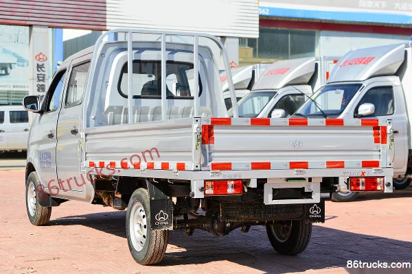 Changan Kuayue Wang X1 version standard 1,6 L 122 ch 4X2(6 roues) essence 2,55 m camion plateau double cabine (China VI) (roues arrière simp